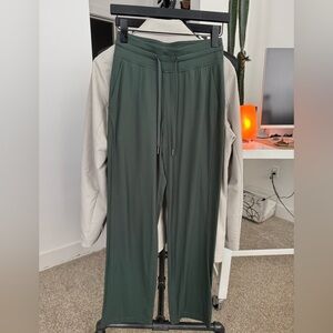 ready to rulu straight leg pant
*hemmed